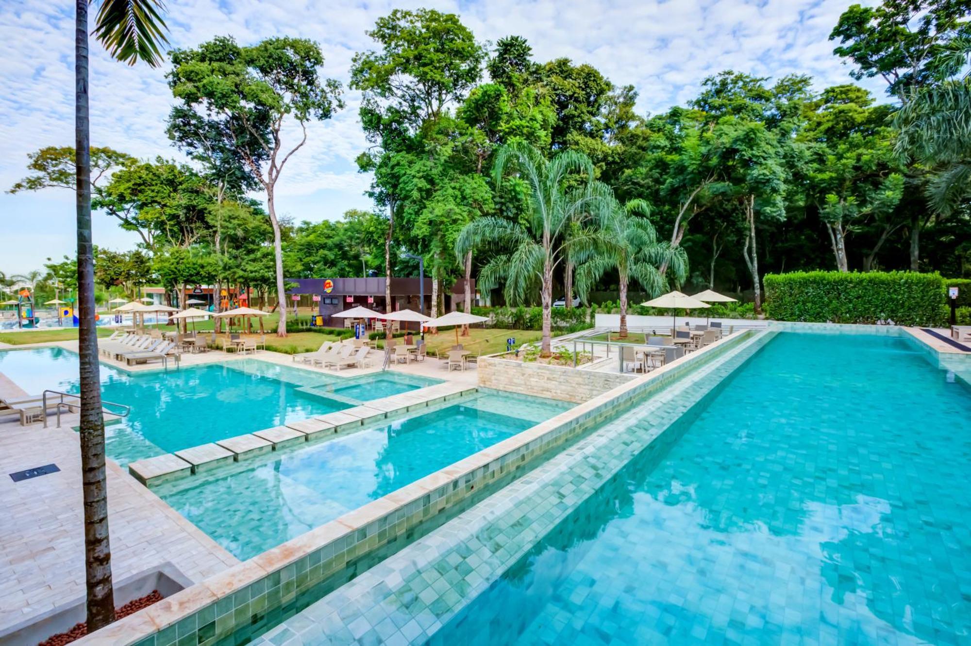 Doubletree By Hilton - Resort - Фос-ду-Іґуасу Екстер'єр фото The swimming pool at the resort
