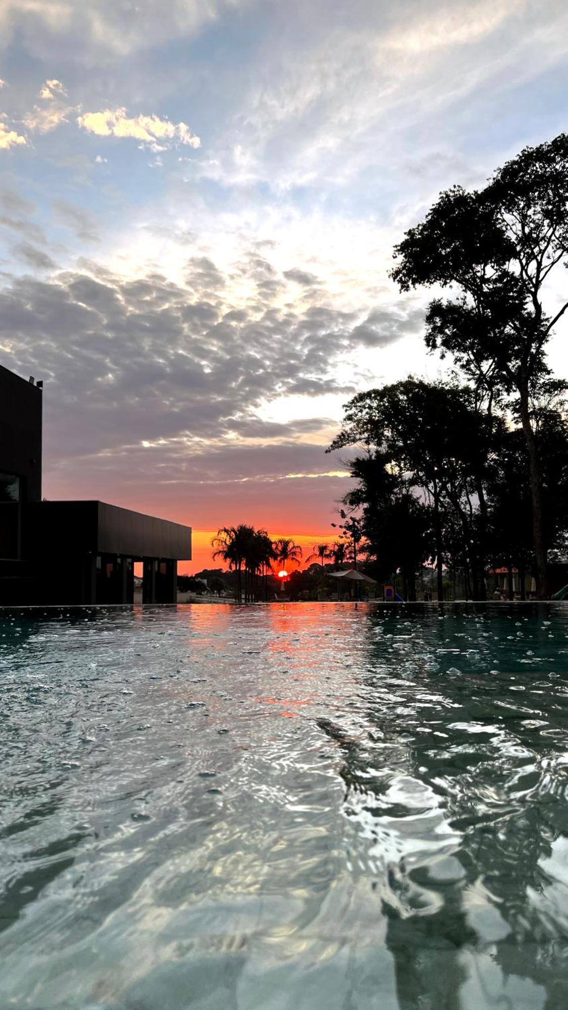 Doubletree By Hilton - Resort - Фос-ду-Іґуасу Екстер'єр фото Sunset at the pool